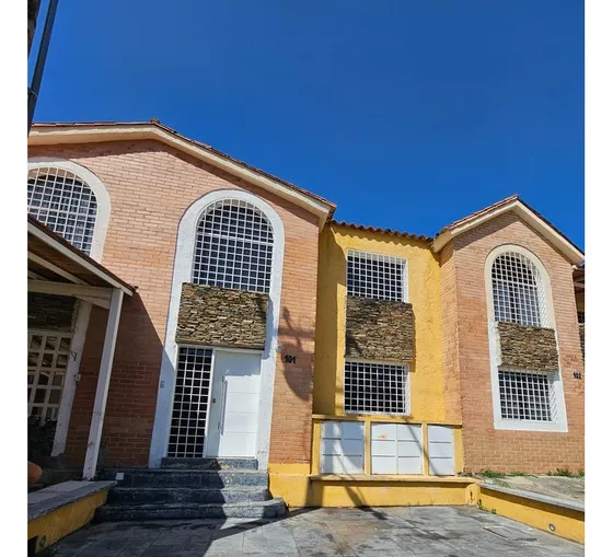 Ligia Guardia Vende Town House Res. Los Frailes, San Diego.   Plth-339