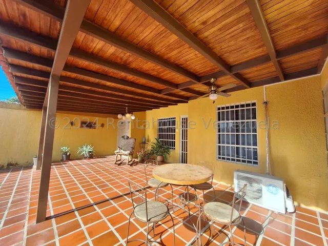 Excelente Casa En Venta En La Mantuana Turmero En Callé Cerrada Con Agua Constante Seguridad Excelente Estado Nela 24-15879