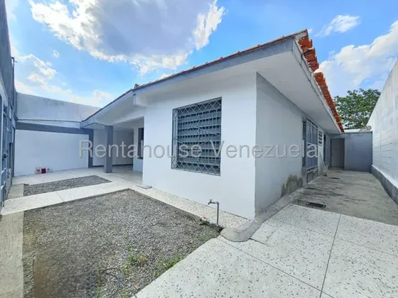 Andreymar Canelón Vende Amplia Casa Al Este De Barquisimeto, Ideal Para Uso Residencial O Comercial,
