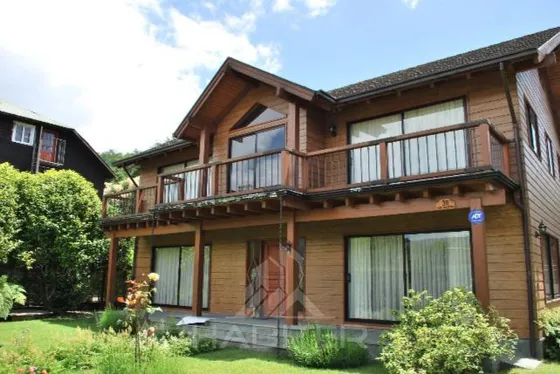 Venta De Casa En La Posa De 8 Dorm. En Pucón