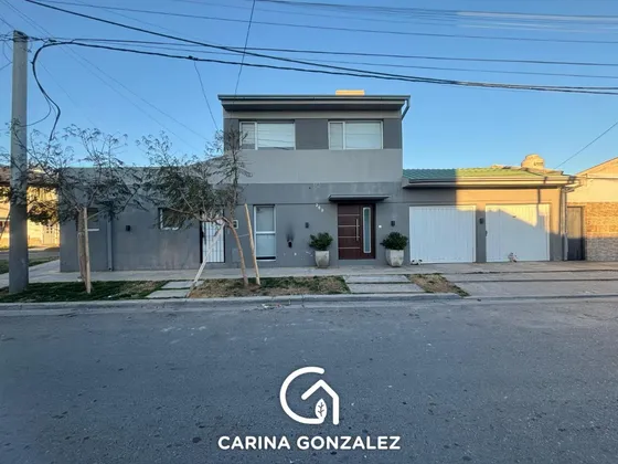 Vende Casa 4 Dormitorios Con Pileta. 