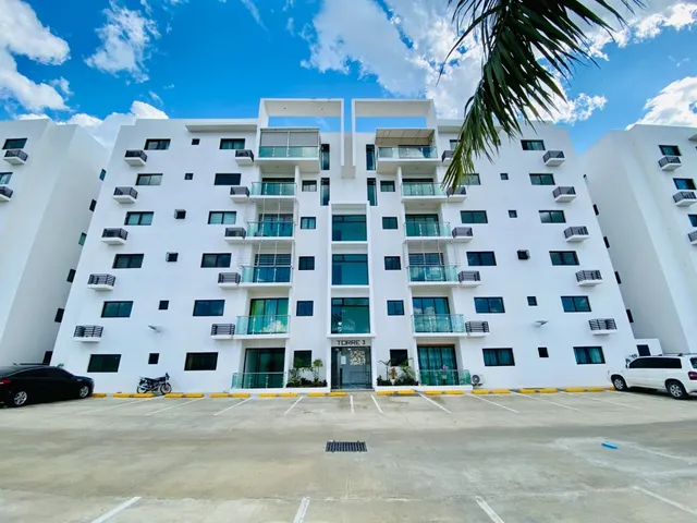 Apartamentos De 3 Habitaciones En Torres Con Piscina, Juegos Infantiles Y Plaza Comercial De Venta En Padre Las Casas! [ Video Tour Disponible ]