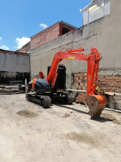 Retroexcavadora Hitachi 75