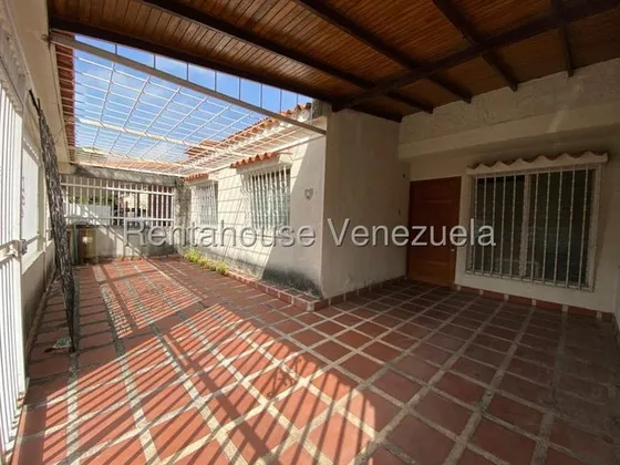 Pedro Méndez Vende Casa En Los Cardones, Zona Este De Barquisimeto. Ideal Para Remodelar. Precio De Oportunidad.  Mls #25-23736 Pm