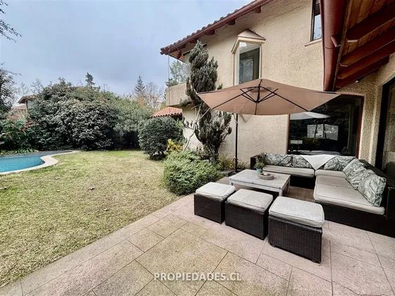 Casa En Venta De 4 Dorm. En Las Condes