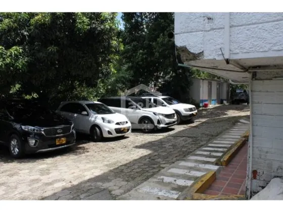 Lote Vitrina En Venta, Sector Aguacatala, El Poblado, Medellin. 