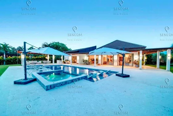 Elegante Villa De Un Nivel En Venta En Casa De Campo  5 Habitaciones Y Piscina