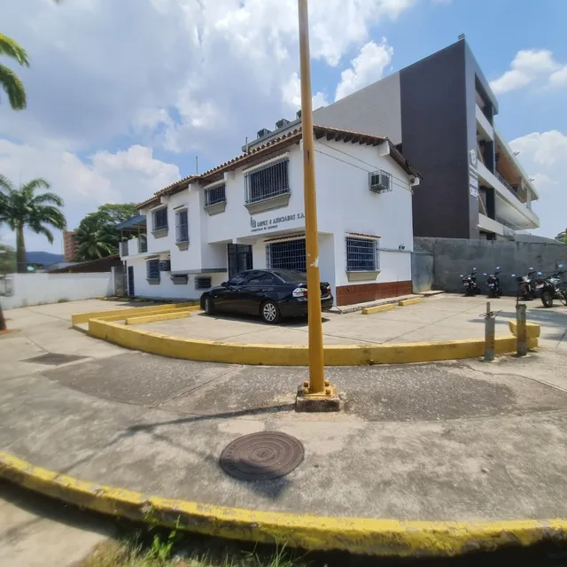 Vende Casa Zona Comercial En Esquina La Viña. M.c.