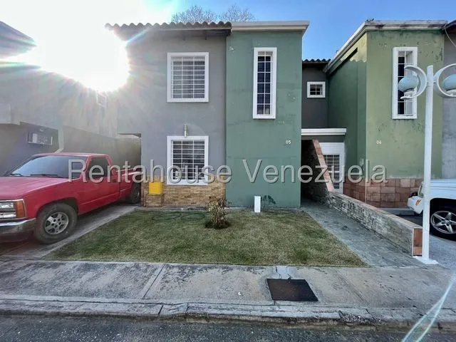 %% Raiza Suarez Vende Hermosa Casa Duplex Con Estilo Moderno Amplio En Cabudare 2 5 1 6 2 4 4 Con Bellas Areas Para Disfrutar Espacios Muy Funcionales Y Todos Los Servicios Basicos                    