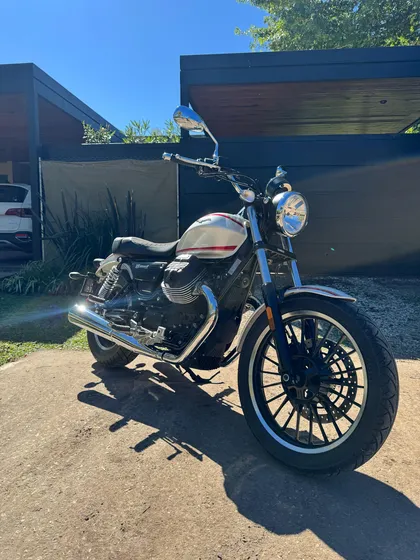 Moto Guzzi V9 Roamer 2025