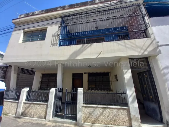 Amplia Casa En Venta Ubicada En Calle Sucre En Cagua Db 24-28364