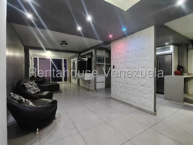 Casa En Venta, 2e14759, Rafale Gamarra Trae Para Ti, Hermoso Y Confortable Townhouse, Cuenta Con 113 Mtrs2, Distribuidos En Cocina Equipada, Sala Y Comedor, 4 Comodas Habitaciones, 3 Baños. Tanque.