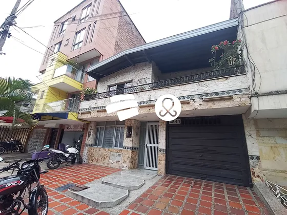 Se Vende Casa Unifamiliar En Medellín Sector Laureles - Estadio Detrás Del Obelisco