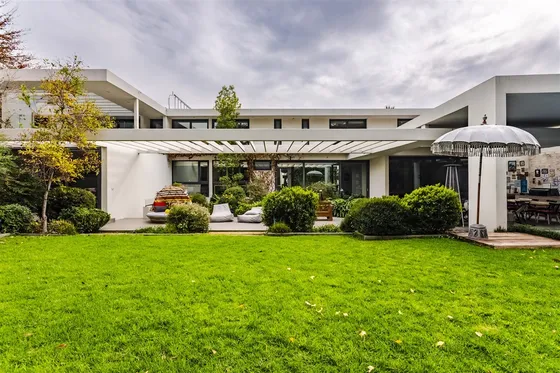 Casa En Venta De 9 Dorm. En Lo Barnechea