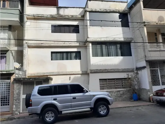 Vendo Casa Triplex 690m2 El Cuji-san Antonio 9763