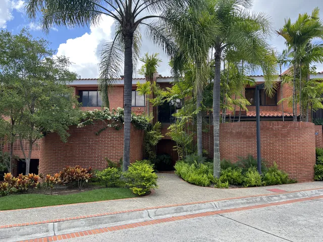 Se Vende Quinta De 350 Mts En Caurimare Tepui  3h/4b/4pe (jc)