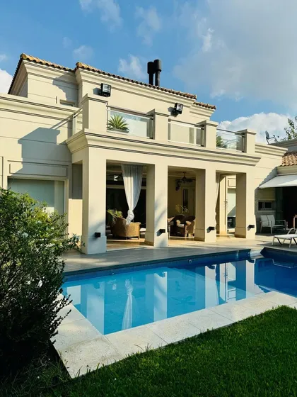 Venta Casa Cinco Ambientes El Casco De Leloir
