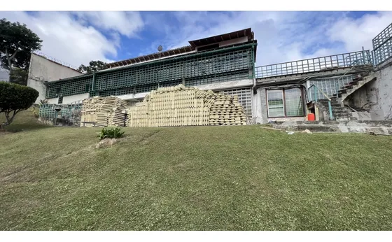 Se Vende Casa 1500m² 5h/6b/6e Prados Del Este