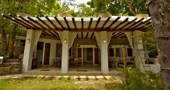 Costa Corsario, La Sabana. Vendemos Casa  Con Amplio Terrero Amoblada Y Equipada