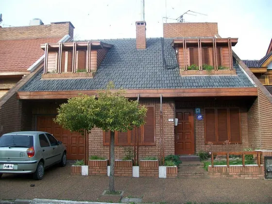 Venta Casa 4 Ambientes En Bernal