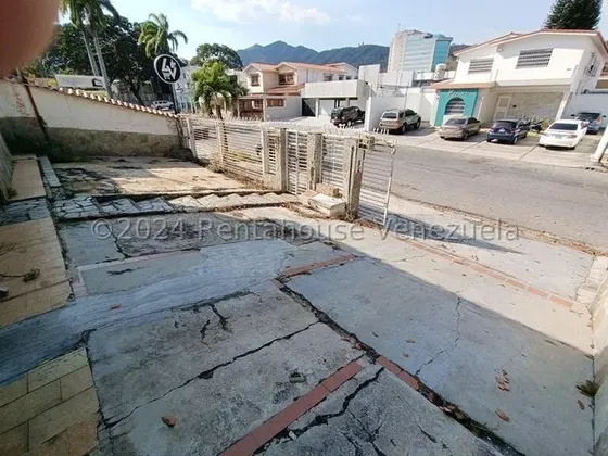 Jv Casa Comercial En Venta En La Viña, Cuenta Con 460 M2 De Espacio Para Destacar En El Epicentro Comercial De La Ciudad 26-6823 Sep30