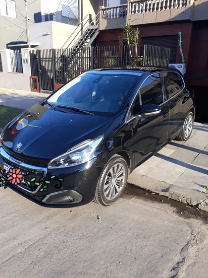 Peugeot 208 1.6 Feline