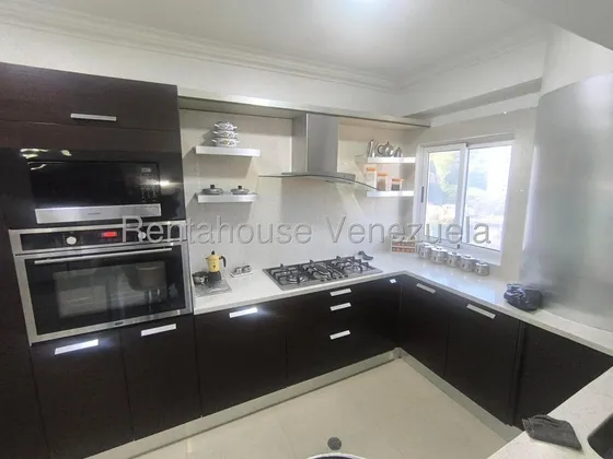 Moderno Y Exclusivo Apartamento Ubicado En La Urbanizacion El Parral, Data Reciente Y Condominio En Excelente Mantenimiento Con Pozo De Agua, Planta Electrica 100%, Piscina Climatizada
