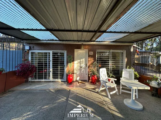 Se Vende Casa De Un Dormitorio Y Cochera En Colon