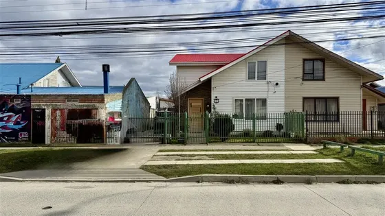 Casa En Venta De 5 Dorm. En Punta Arenas