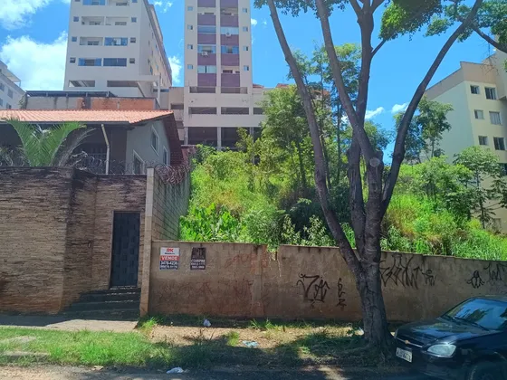 Lote De 221m² No Manacás 