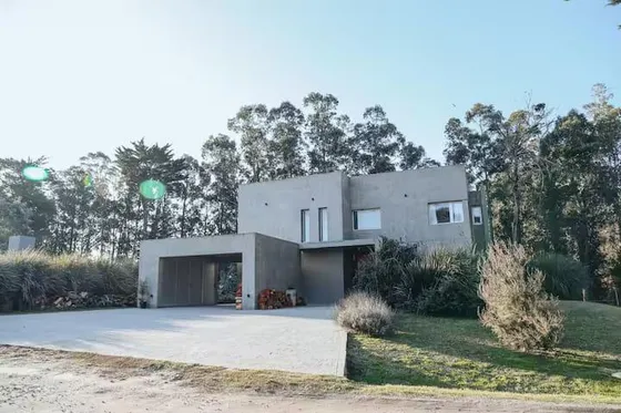 Casa De 5 Ambientes Con Pileta