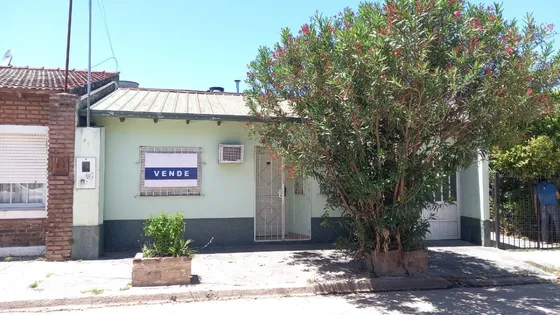 ¡casa Con Quincho Y Parrilla En Ubicación Estratégica!