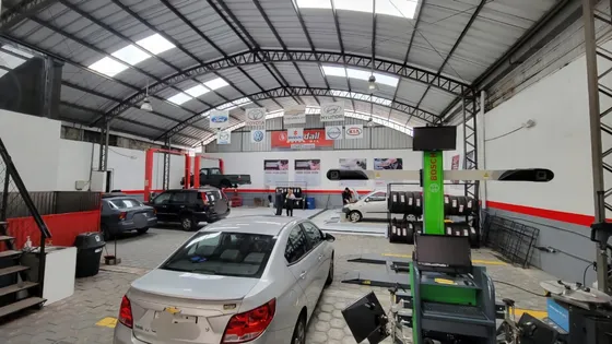 Vendo Tecnicentro Automotriz Equipado Con Maquinaria Al Sur De Quito Sector La Ajavi