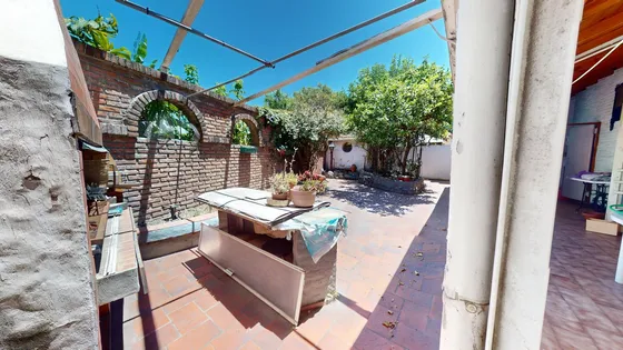 Venta Casa 4 Ambientes Con Patio Y Cochera En Martinez