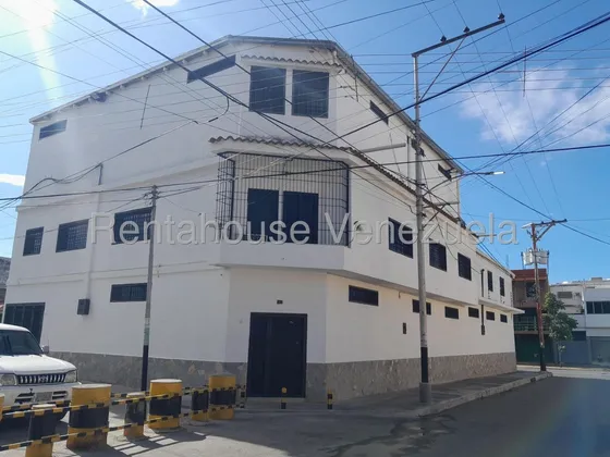 Oportunidad Edificio Comercial En Venta Con Local A Pie De Calle Oficinas Depositos Ascensor De Carga Av Bolivar Maracay Estef 25-11212