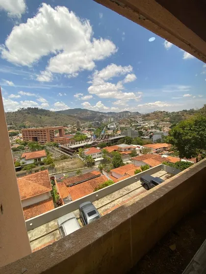 Apto/ Alquiler/ La Tahona/ 106 M2/ 3hab/3b/1p