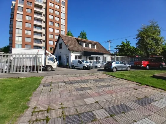 Casa Comercial Con Una Excelente Exposición En Arriendo 