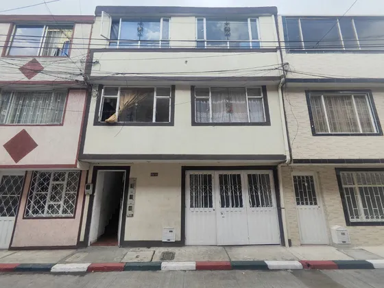 Fontibón La Laguna  Casa Rentable Venta Con 3 Apartamentos Rentando