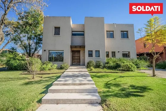 Casa En  Venta En Barrio Los Tacos - 4 Dormitorios - Apto Credito