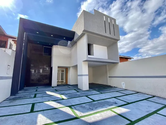 Casa En Venta En Colinas De Pirineos 