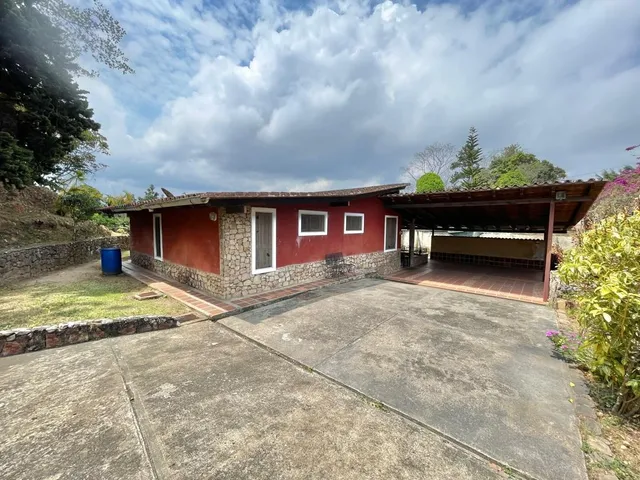 Casa Con Local Comercial
