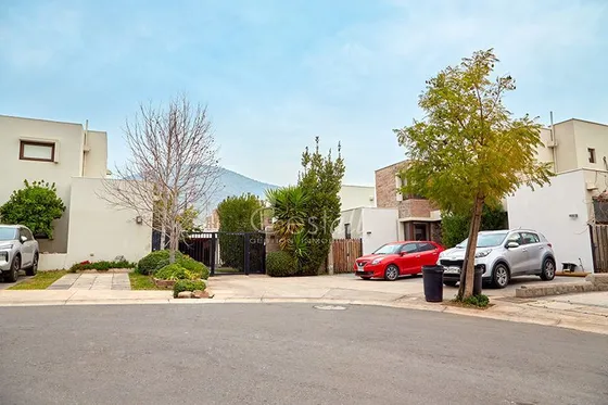 Casa En Venta Condominio, De 4 Dorm. 4 Baños En Colina
