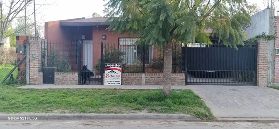 Venta De Casa Tipo Chalet En Villa Zapiola, Lobos 800