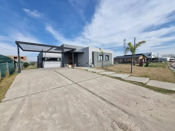 Divina Casa  | 3 Dorm C/ Dep | 191 M2 |  780 M2 | Pileta