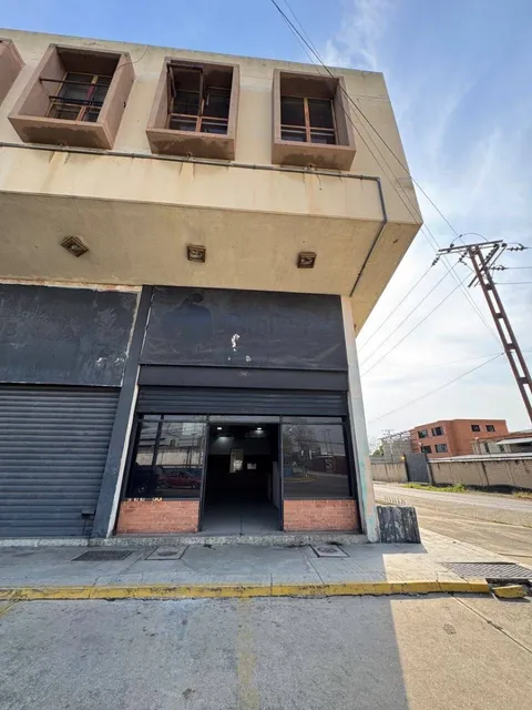 Se Vende Amplio Local Comercial A Pie De Calle En Zona Industrial Carabobo