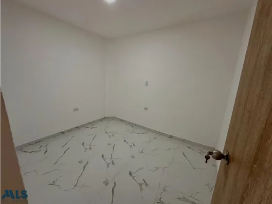 Apartamento De 2 Pisos En Una Casa De 3 Pisos A So...(mls#256569)