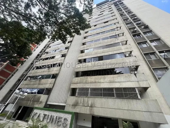 Terrazas Del Club Hípico !! Venta Amplio Y Cómodo Penthouse Duplex Con Vista Al Ávila, 277 M2, 4 Hab, 3 Baños, 2 Pe, Maletero, Terraza, Family Room. Edificio Bien Conservado. Excelente Precio !!