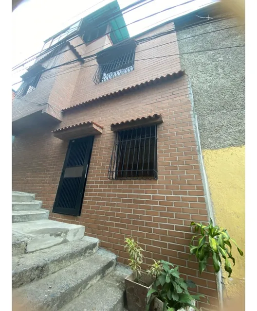 Casa En Venta 250m2 La Pastora Amoblada 55000$ Tres Niveles.