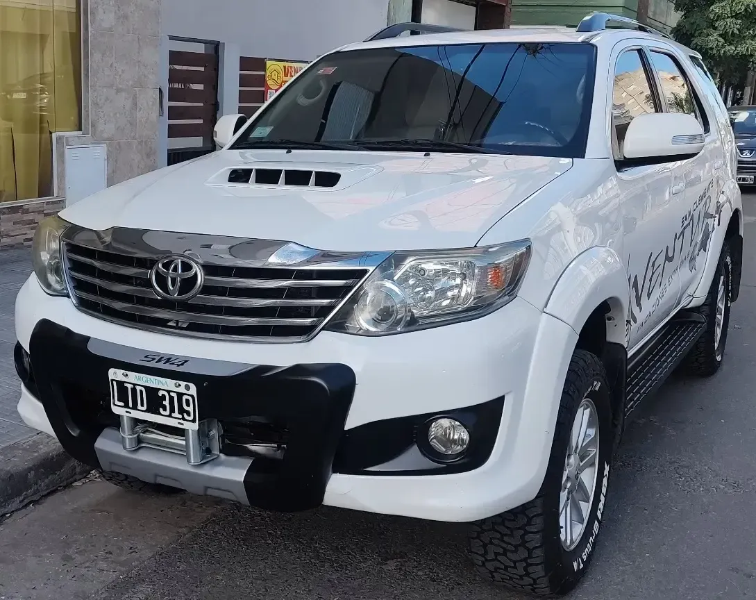 Toyota Hilux SW4 3.0 Srv Leather I 171 HP 4x4 4AT
