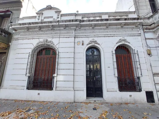Casa En Venta De 250m² Con 7 Ambientes 2 Plantas Con Terraza Libre. Apto Crédito Rosario, Santa Fe